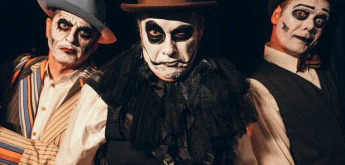 Le trio The Tiger Lillies est de retour à l’Usine C pour trois soir Crédit Photo: Jakub Hrab